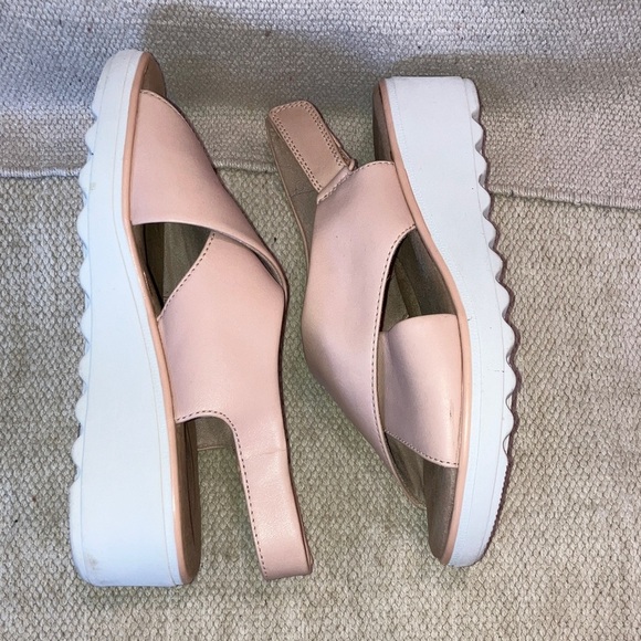 Clarks Women's size 6 1/2 dusty rose Blush Sandals with Velcro at ankle - Picture 7 of 16